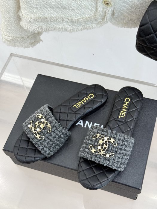 Шлепанцы женские фото 2