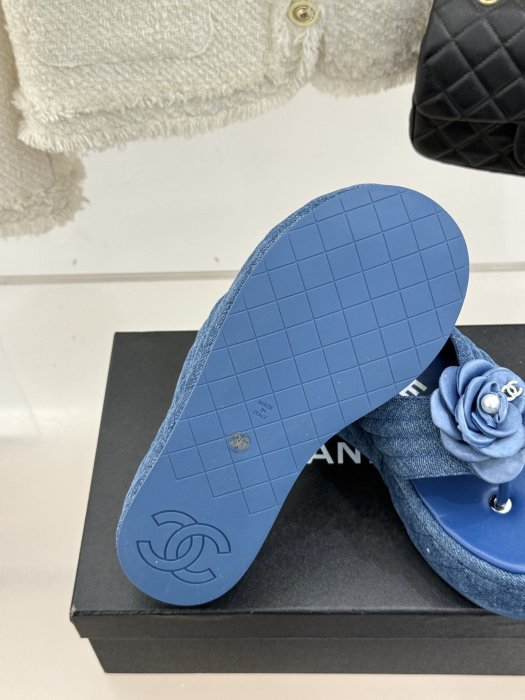 Шлепанцы женские фото 9