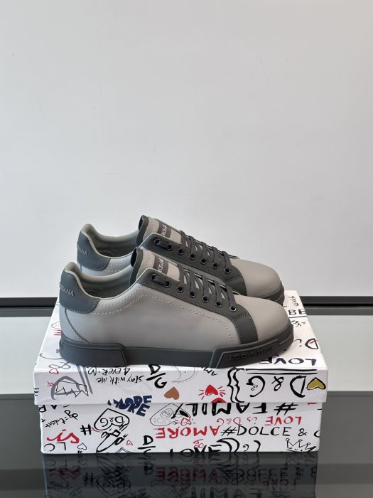 Кросівки чоловічі