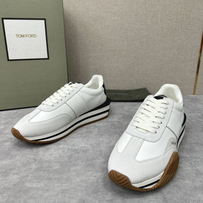 Sneakers men's - the size 46