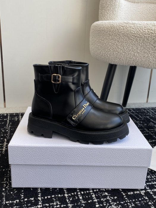 Boots women's