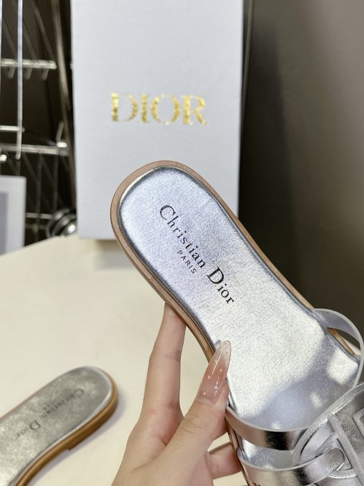 Шлепанцы женские фото 8