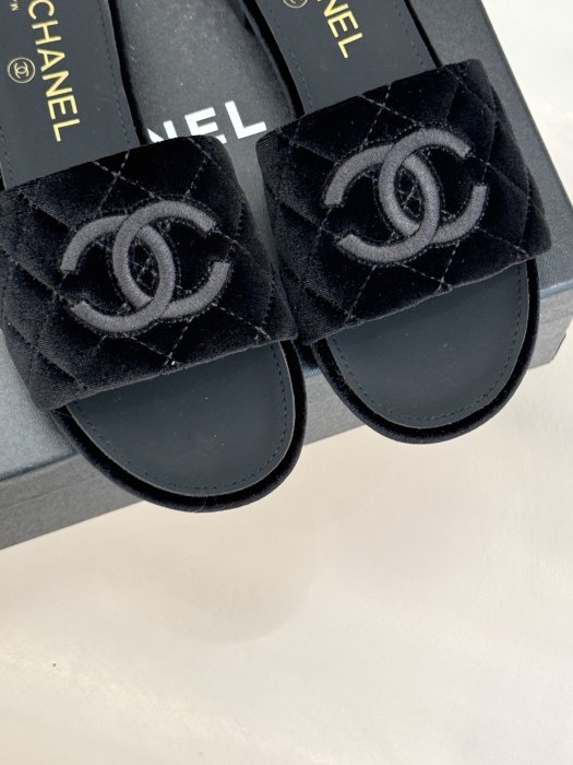 Шлепанцы фото 7