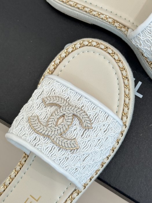 Шлепанцы женские фото 7