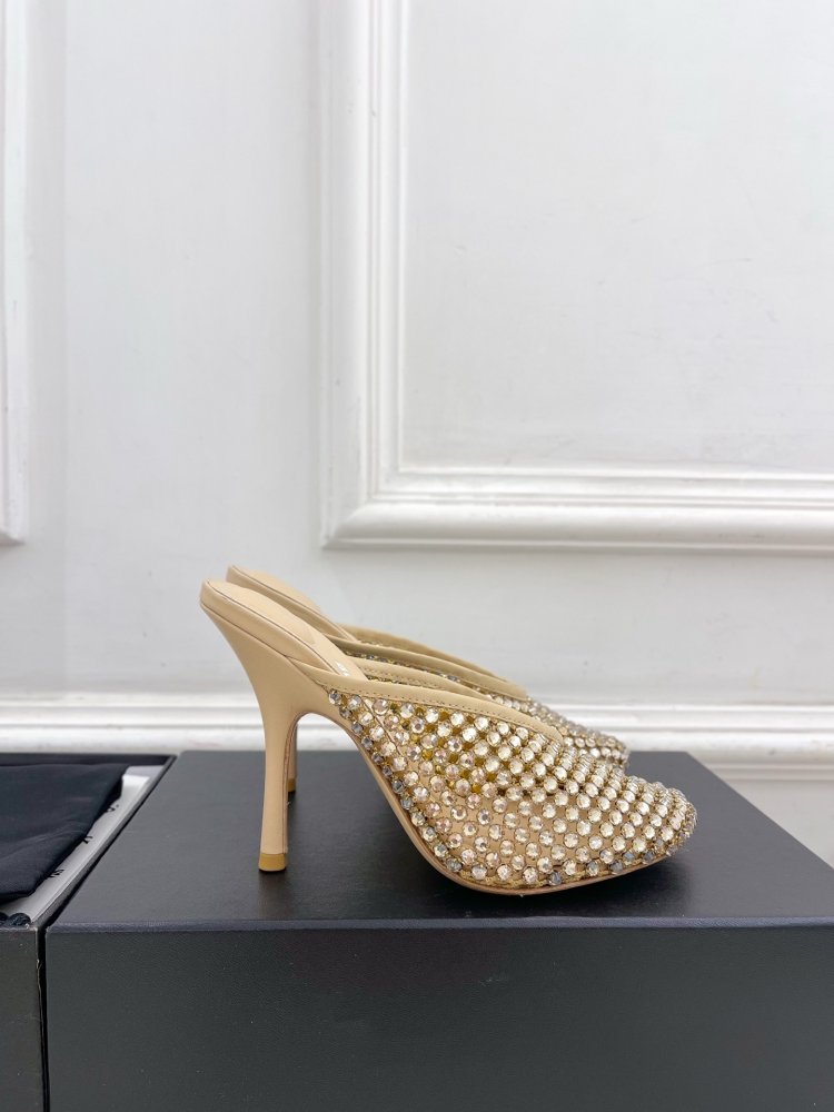 Босоножки фото 2