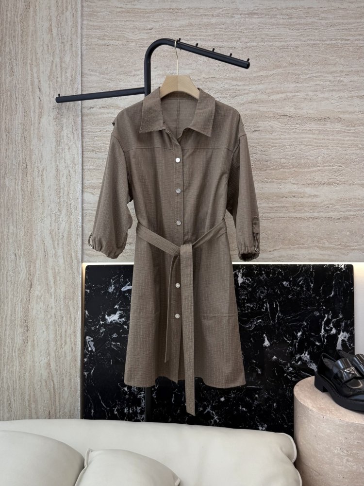 Вільне Плаття, Сукня з рукавами три чверті