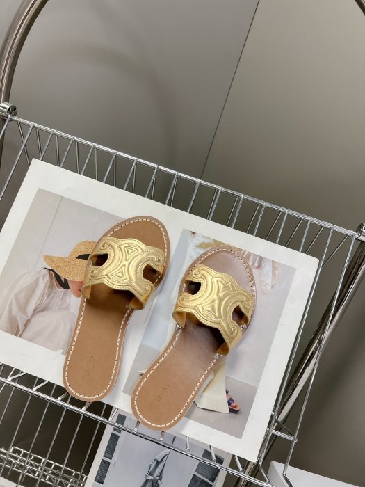 Шлепанцы женские фото 4