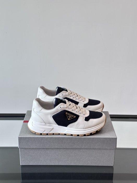 Кросівки чоловічі