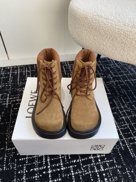 Boots women's