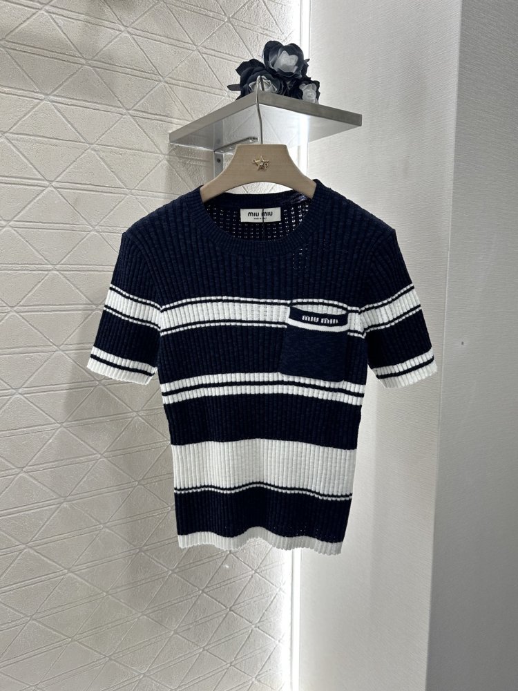 Кофта жіноча