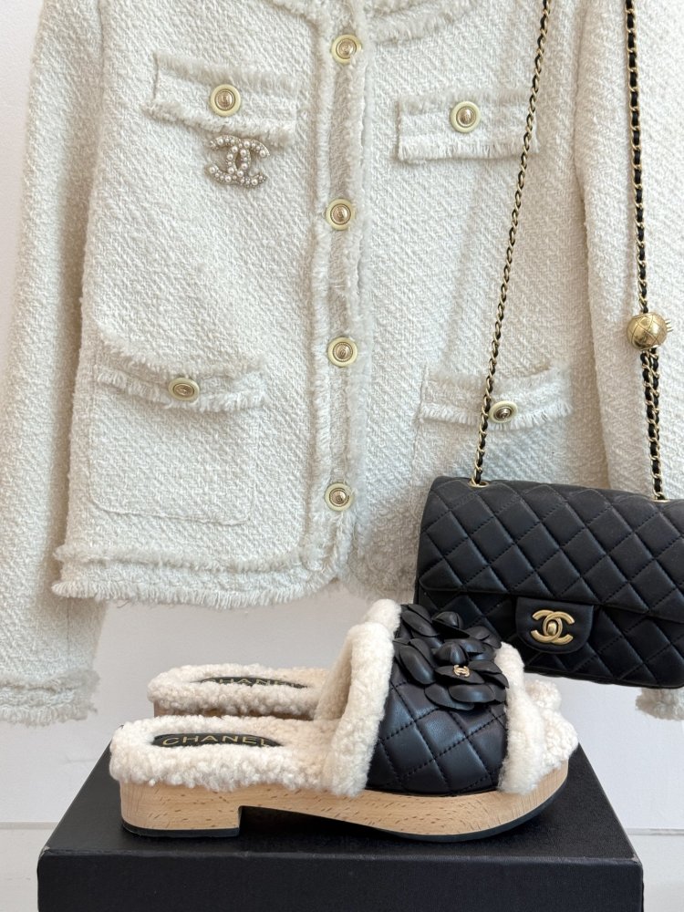 Шлепанцы женские