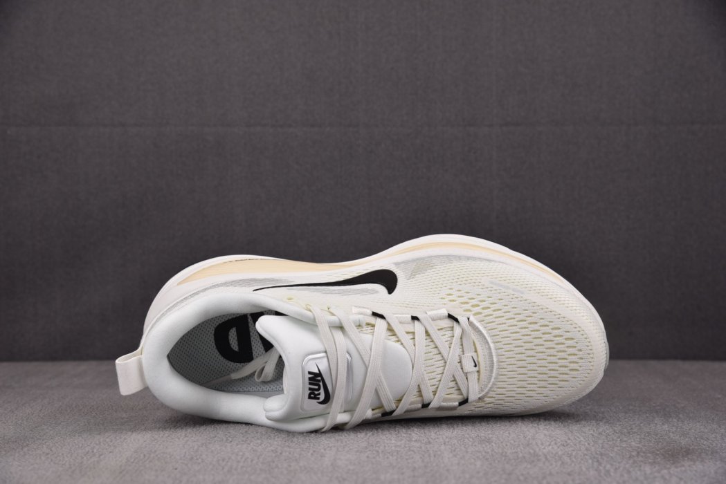 Кроссовки Vomero 18 Coconut Milk фото 3