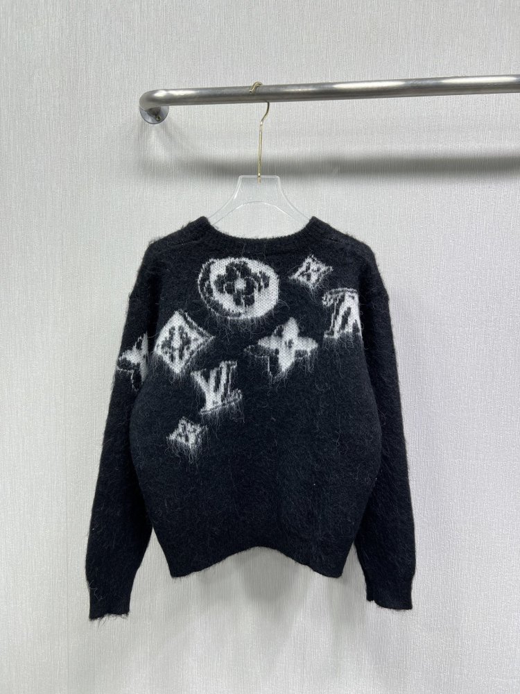 Зимовий светр з круглим вирізом фото 2