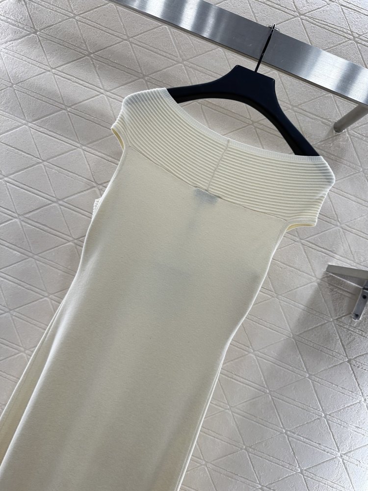 Платье плиссированное трикотажное с открытыми плечами фото 4