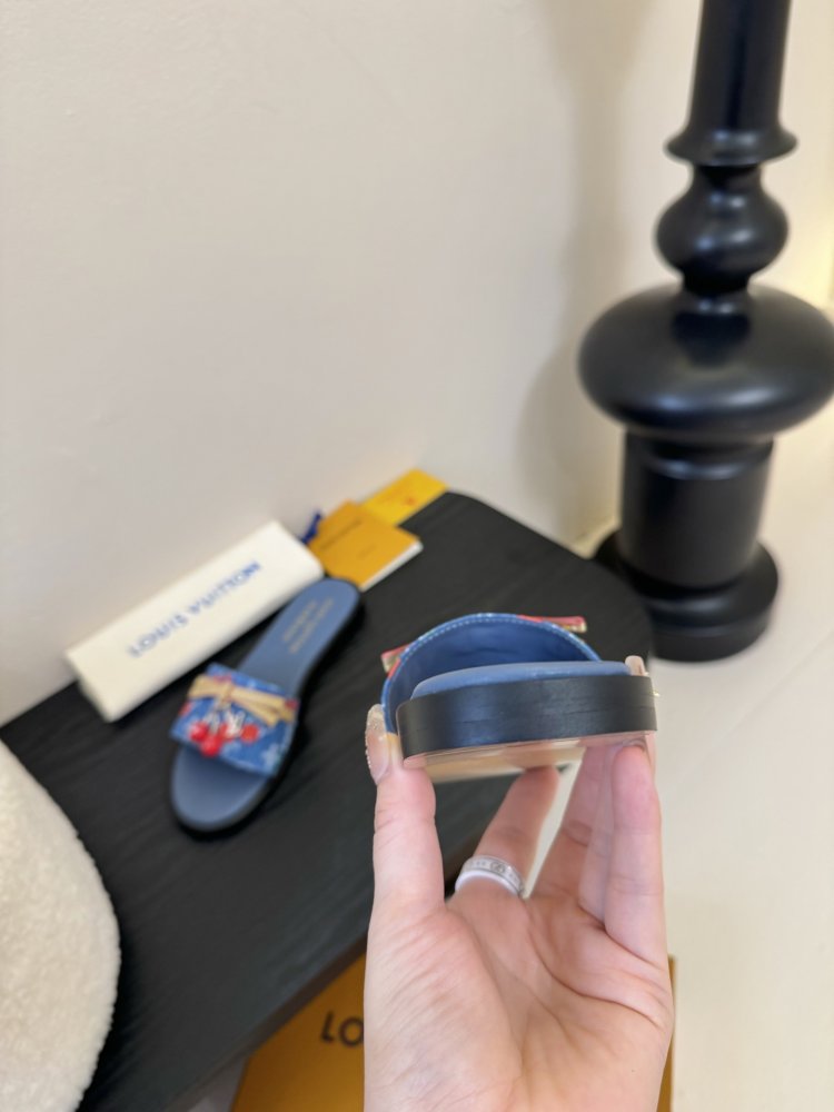 Шльопанці жіночі фото 6