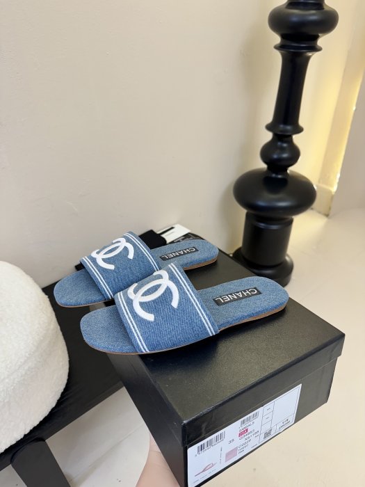 Шлепанцы женские фото 5