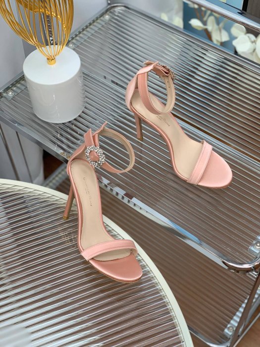 Босоножки фото 3