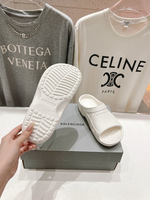 Шлепанцы фото 9