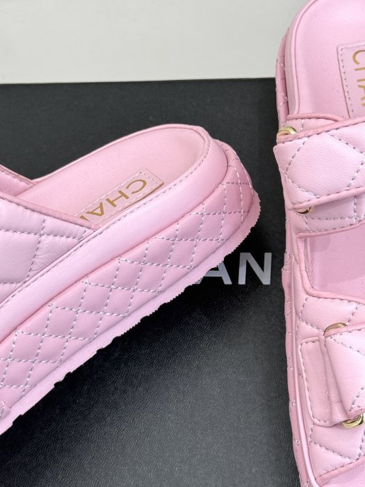 Шлепанцы женские фото 6