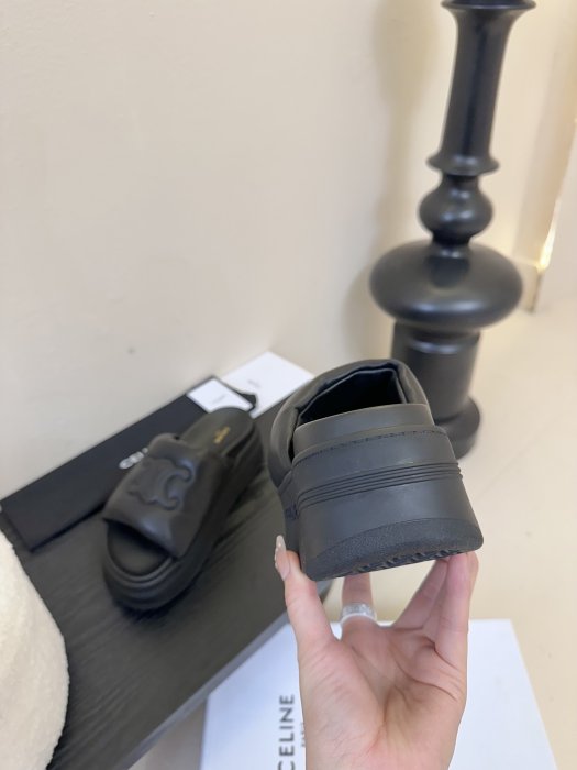 Шлепанцы женские фото 7