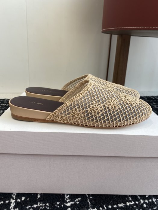 Шлепанцы женские фото 2