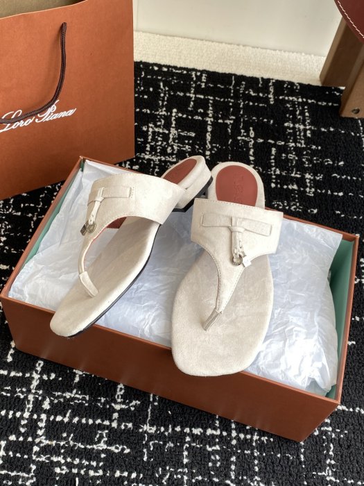 Шлепанцы фото 5