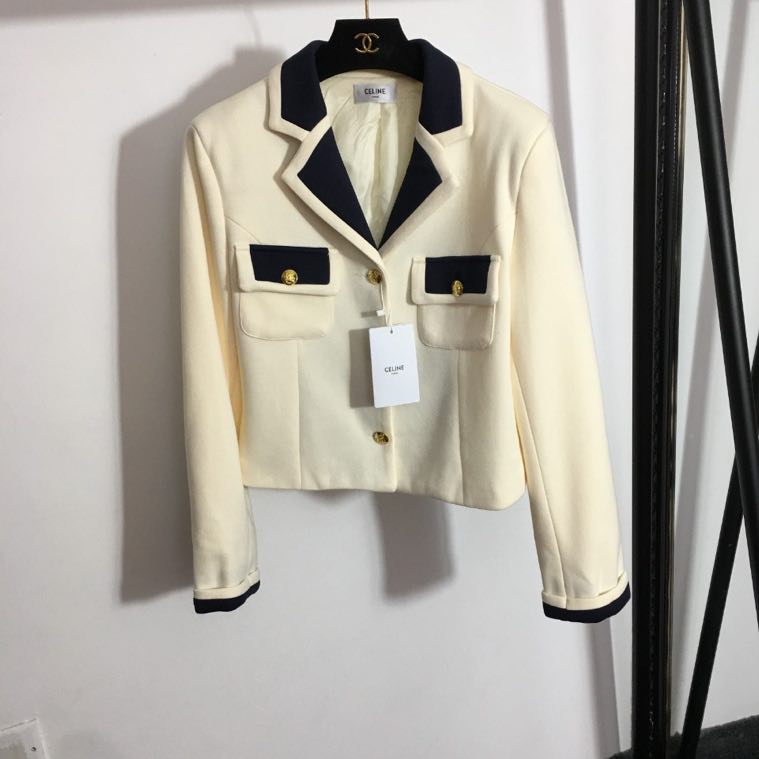 Single-breasted a jacket from lapels and long sleeves