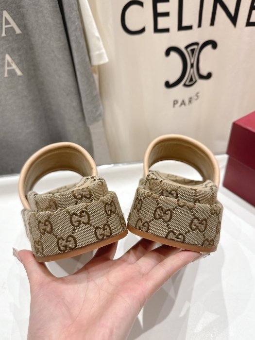 Шлепанцы фото 8