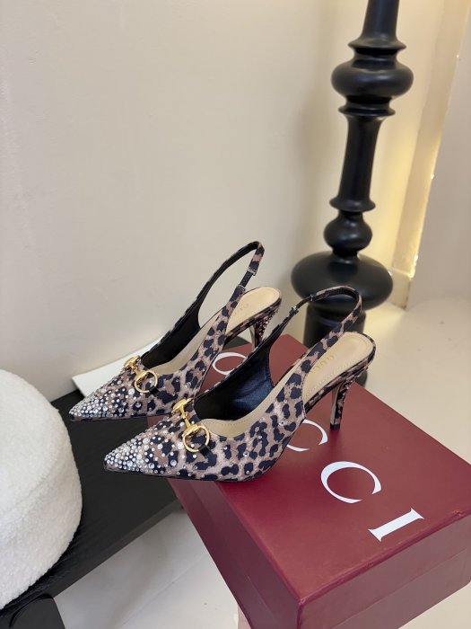 Босоножки фото 5