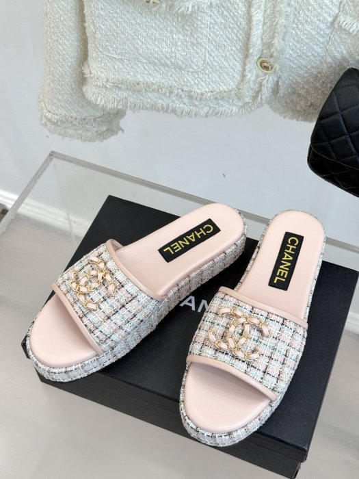 Шлепанцы женские фото 2