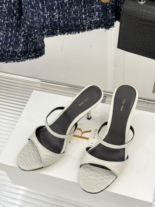 Босоножки фото 2