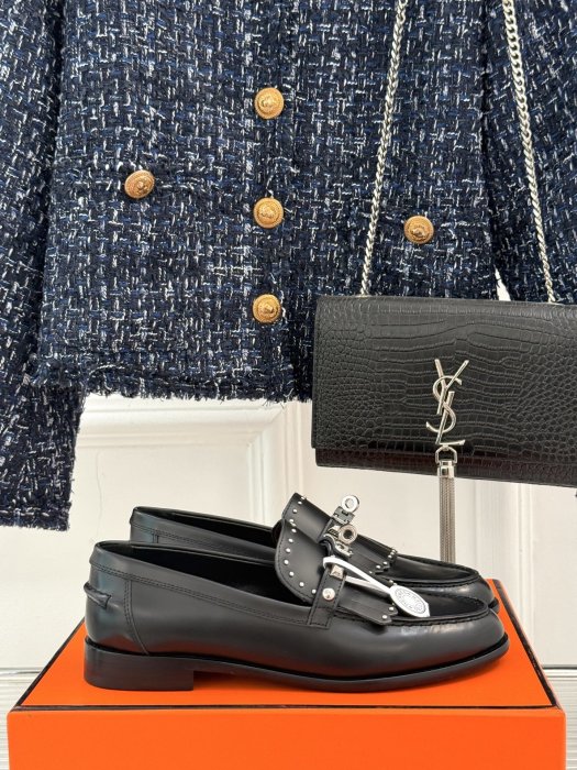 Лоферы женские