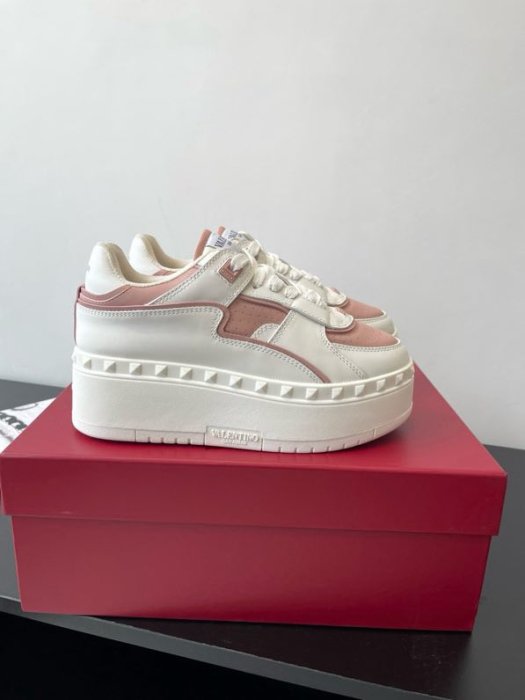 Sneakers women's