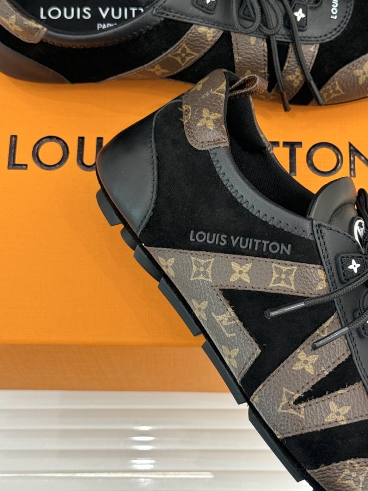 Кросівки жіночі фото 6