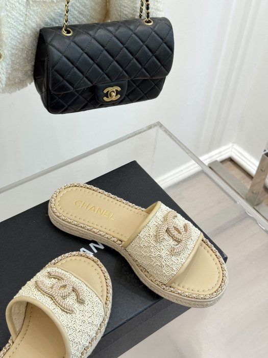 Шлепанцы женские фото 5