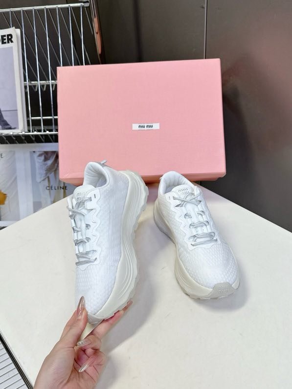 Кроссовки женские фото 3