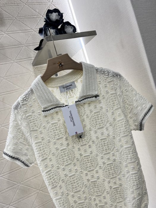 T-shirt women's фото 3