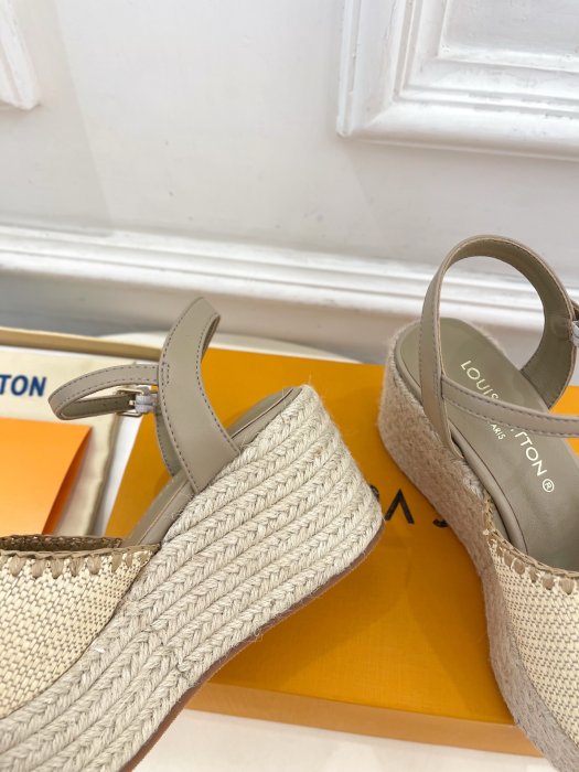 Босоножки фото 8