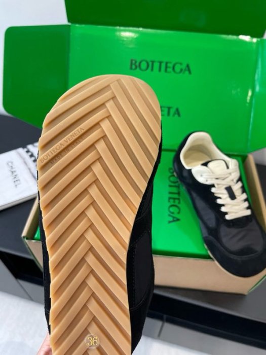 Кросівки жіночі фото 5