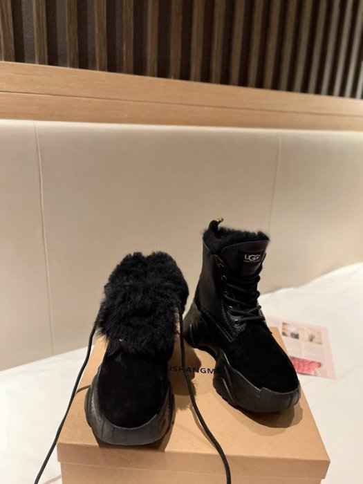 Boots women's on fur winter