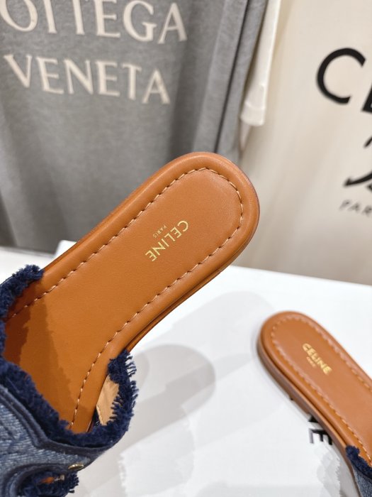 Шлепанцы женские фото 6