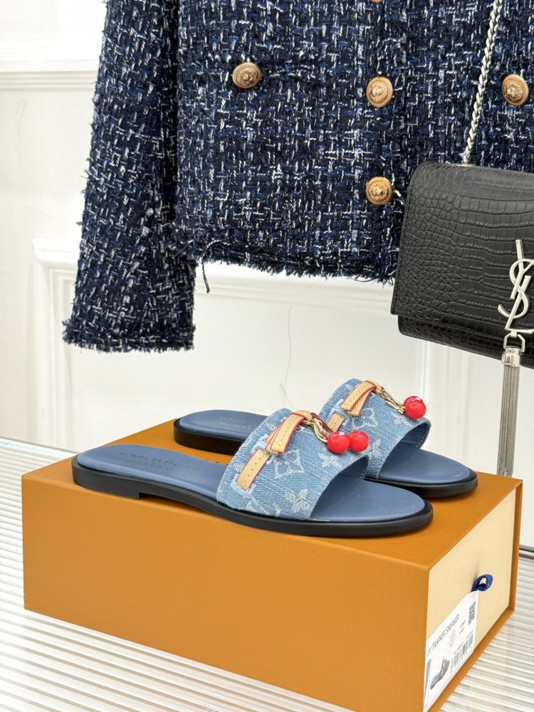 Шльопанці жіночі