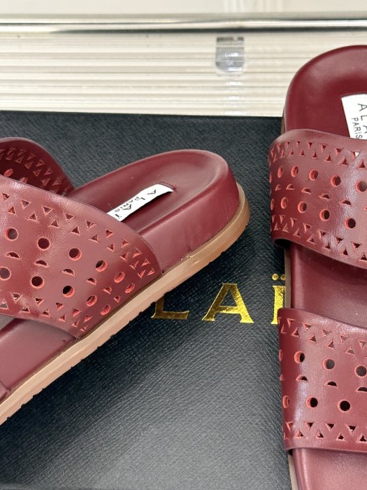 Шлепанцы женские фото 6