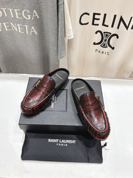 Moccasins leather women's фото 2