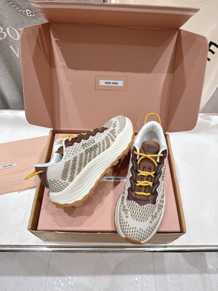 Кроссовки женские фото 4