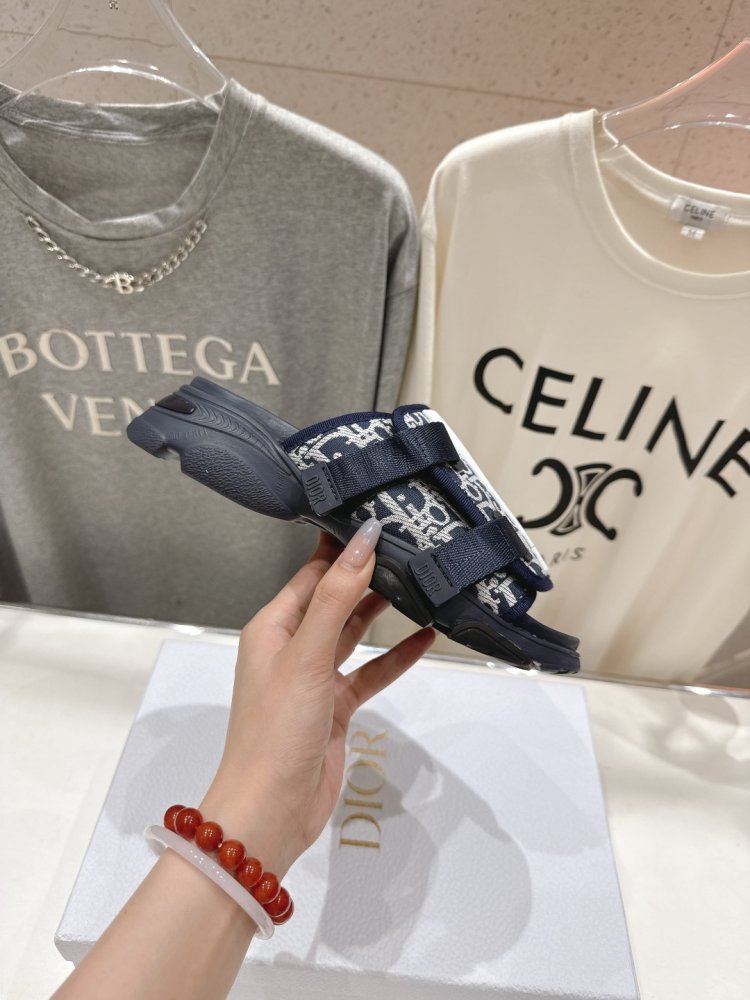 Шлепанцы женские фото 5