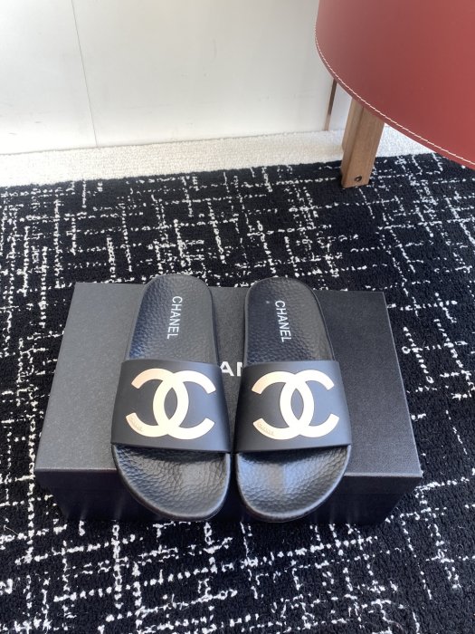 Шлепанцы женские