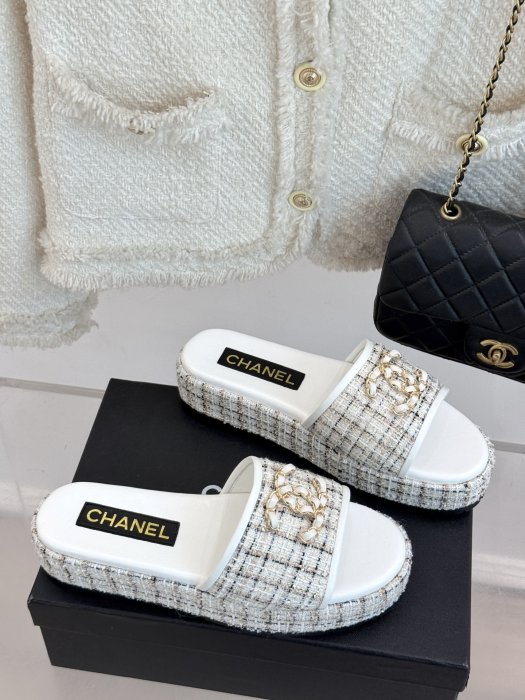 Шлепанцы женские фото 3