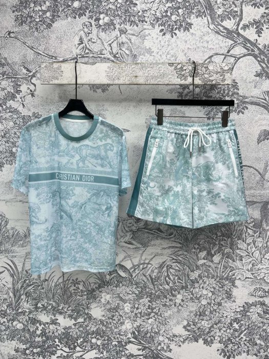 Костюм женский