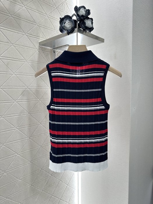 T-shirt women's фото 2